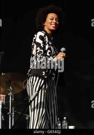 Field Day Festival - London. Solange Knowles tritt am 25. Mai 2013 beim Field Day Festival im Victoria Park im Osten Londons auf. Stockfoto