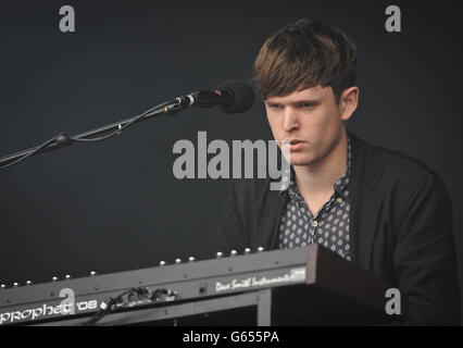 James Blake tritt beim Forbidden Fruits Festival 2013 auf dem Gelände des Royal Hospital in Kilmainham, Dublin, auf. Stockfoto