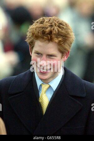 Prinz Harry, der jüngste Sohn des Prinzen von Wales, nach einem Weihnachtsgottesdienst in der St. Mary's Kirche auf dem Sandringham Estate, Norfolk. Stockfoto