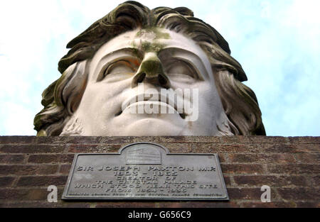 Eine Statue des Parlamentsabgeordneten Sir Joseph Paxton, der den Crystal Palace in Südlondon schuf. Stockfoto