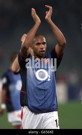 Thierry Henry in Aktion während Arsenals Sieg 3-1 gegen Roma in den Tonights, UEFA Champions League, Gruppe B, zweite Runde Spiel im Olympiastadion, Rom, Italien. KEINE VERÖFFENTLICHUNG AUF IRGENDEINER WEBSITE WÄHREND DES SPIELS (EINSCHLIESSLICH HALBZEIT, ZUSÄTZLICHE ZEIT UND ELFMETERSCHIESSEN). Stockfoto