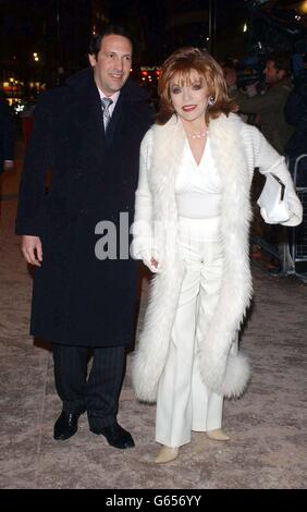 Die Schauspielerin Joan Collins und ihr Mann Percy Gibson kommen im Empire Cinema, Leicester Square, London, zur britischen Premiere von Gangs of New York an. Stockfoto