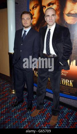 Leonardo DiCaprio und Daniel Day-Lewis kommen im Empire Cinema, Leicester Square, London, zur britischen Premiere von Gangs of New York an. Stockfoto