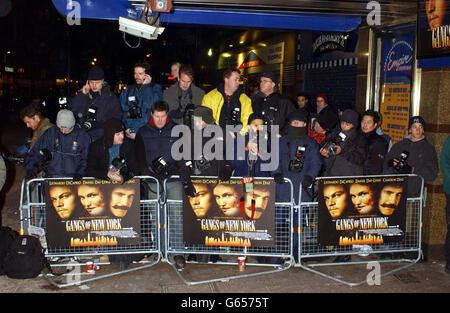 Fotografen im Empire Cinema, Leicester Square, London, für die britische Premiere von Gangs of New York. Stockfoto