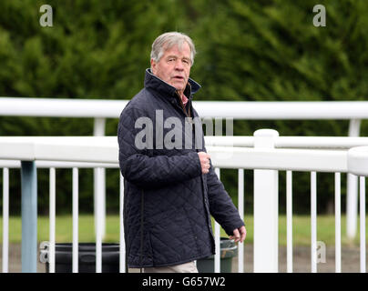 Sir Michael Stoute auf der Rennbahn Lingfield Park, Lingfield. Stockfoto