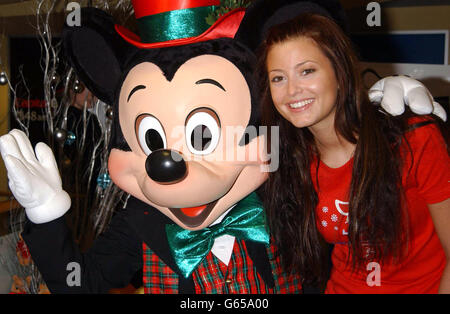 Holly Valance und Mickey Mouse Stockfoto