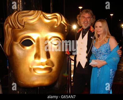 Der Komiker Billy Connelly und seine Frau Pamela Stephenson kommen für eine BAFTA-Hommage an Billy im BBC Television Center in West-London an. Der von Michael Parkinson moderierte Abend feiert mehr als 30 Jahre Big Yin. Stockfoto