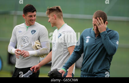 Fußball - International Friendly - Republik Irland / Georgien - Republik Irland Training - Gannon Park. Keiren Westwood (links) von der Republik Irland, Jeff Hendrick und Richard Dunne während einer Trainingseinheit im Gannon Park, Malahide, Irland. Stockfoto