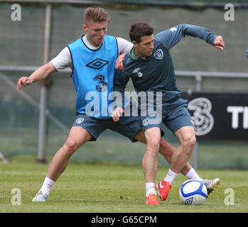 Jeff Hendricks und Wes Hoolahan aus der Republik Irland während einer Trainingseinheit im Gannon Park, Malahide, Irland. Stockfoto