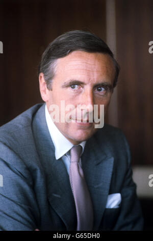 Politik - Verkehrsminister Dr. John Gilbert - London. Der neue Verkehrsminister Dr. John Gilbert in seinem Büro im Umweltministerium. Stockfoto