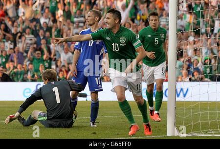 Fußball - WM-Qualifikation 2014 - Gruppe C - Republik Irland - Färöer-Inseln - Aviva-Stadion. Robbie Keane, Irlands Republik, feiert das dritte Tor seiner Spieleseele Stockfoto