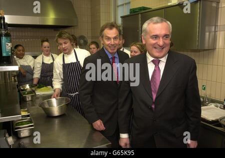 OLIVER KOCHT FÜR BLAIR Stockfoto