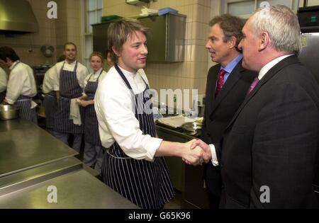 Tony Blair trifft Starkoch Jamie Oliver in 10 Downing Street Stockfoto