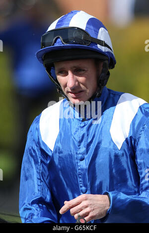 Pferderennen - 2013 Craven Meeting - Tag Zwei - Newmarket Racecourse. Paul Hanagan, Jockey Stockfoto