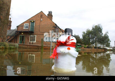 Die Szene in Acaster, in der Nähe von York, da das Gebiet nach heftigen Regenfällen überflutet ist. Stockfoto