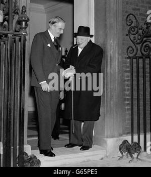 Politik - Sir Winston Churchill und Sir Anthony Eden - Downing Street Stockfoto