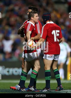 Rugby Union - 2013 British and Irish Lions Tour - Western Force gegen British and Irish Lions - Phersons Stadium. Brian O'Driscoll (Mitte) von British and Irish Lions feiert einen Versuch mit Teamkollegen Stockfoto