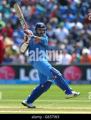 Indiens Shikhar Dhawan schlägt beim ICC Champions Trophy-Spiel gegen Südafrika im SWALEC Stadium, Cardiff. Stockfoto