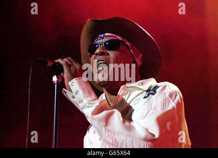 Arthur Lee, von der amerikanischen Band Love, spielt Material aus dem Backkatalog seiner Band, darunter ihr von der Kritik gefeiertes drittes Album "Forever Changes" in der Royal Festival Hall in London. Stockfoto