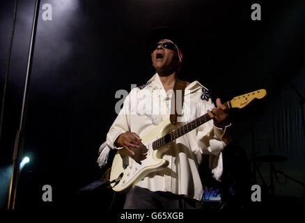 Arthur Lee, von der amerikanischen Band Love, spielt Material aus dem Backkatalog seiner Band, darunter ihr von der Kritik gefeiertes drittes Album "Forever Changes" in der Royal Festival Hall in London. Stockfoto