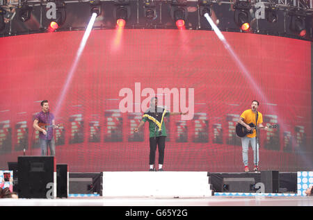 The Lovely Rogues treten während des Summertime Ball von Capital FM im Wembley Stadium im Norden Londons auf. DRÜCKEN Sie VERBANDSFOTO. Bilddatum: Sonntag, 9. Juni 2013. Bildnachweis sollte lauten: Yui Mok/PA Wire Stockfoto