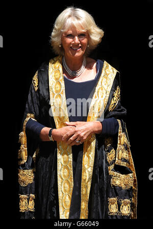 Die Herzogin von Cornwall in ihrer neuen Rolle als Kanzlerin verlässt die King's College Chapel an der Aberdeen University. Stockfoto