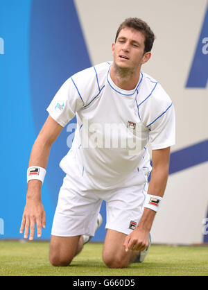 Der britische James ward reagiert während seines Spiels gegen den kroatischen Ivan Dodig am ersten Tag der AEGON-Meisterschaft im Queen's Club in London. Stockfoto