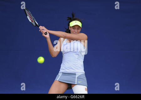 Tennis - AEGON Classic 2013 - Tag fünf - Edgbaston Priory Club. Madison Keys der USA im Kampf gegen die deutsche Mona Barthel während des AEGON Classic im Edgbaston Priory, Birmingham. Stockfoto