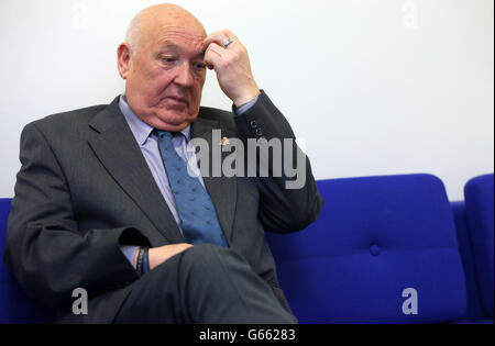 Zuvor unveröffentlichtes Foto von Paul Bone, Vater von PC Fiona Bone, während eines Presseinterviews im Greater Manchester Police Headquarters in Newton Heath, Manchester. Der Polizeimörder Dale Cregan wird im Gefängnis mit einer lebenslangen Haftstrafe für den Mord an vier Personen sterben, nachdem sein lang anhängiger Prozess heute zu Ende gegangen ist. Stockfoto