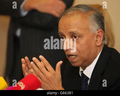 Prof. Sabaratnam Arulkumaran sprach beim Start des HSE-Berichts über den Tod von Savita Halappanavar heute in Dublin. Stockfoto