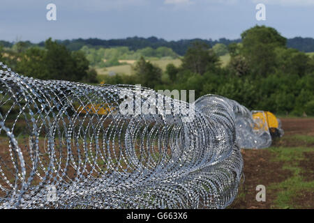 Verschränkung Draht um Lough Erne und Umgebung vor dem G8-Gipfel. DRÜCKEN Sie VERBANDSFOTO. Bilddatum: Samstag, 15. Juni 2013. Siehe PA Geschichte POLITIK G8. Bildnachweis sollte lauten: Joe Giddens/PA Wire Stockfoto