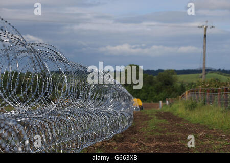 Verschränkung Draht um Lough Erne und Umgebung vor dem G8-Gipfel. DRÜCKEN Sie VERBANDSFOTO. Bilddatum: Samstag, 15. Juni 2013. Siehe PA Geschichte POLITIK G8. Bildnachweis sollte lauten: Joe Giddens/PA Wire Stockfoto