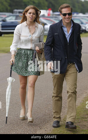 Prinzessin Beatrice kommt mit ihrem Freund Dave Clark beim Cartier Queen's Cup Polo Turnier Finale beim Guards Polo in Windsor Great Park, Berkshire. Stockfoto