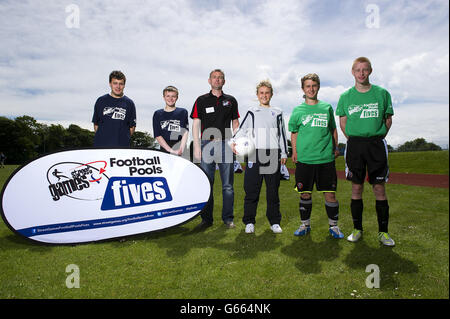 England International Izzy Christiansen unterstützt Streetgames Football Pools Fives Programm in Chesterfield Stockfoto