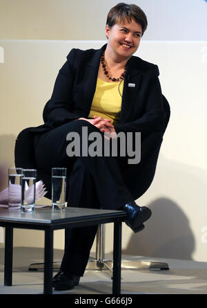 Ruth Davidson MSP-Vorsitzende der schottischen Konservativen spricht während einer Kundgebung für die Union in den Albert Halls in Stirling am ersten Tag der zweitägigen Konferenz der schottischen Konservativen in der Stadt. Stockfoto