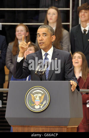 US-Präsident Barack Obama hält vor dem G8-Gipfel in der Waterfront Hall in Belfast eine Keynote-Rede. Stockfoto