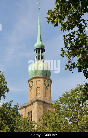Der Turm der romanischen Lutherischen Reinoldi-Kirche in Dortmund Stockfoto