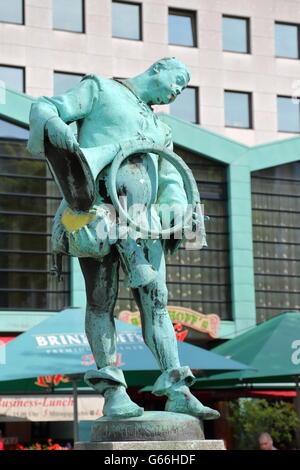 Beaserbrunnen, eine Skulptur und Brunnen auf dem alten Marktplatz im Zentrum von Dortmund, Deutschland Stockfoto