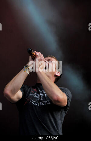 Festival 2013 Herunterladen. Bradley Arnold von 3 Doors Down tritt beim Download Festival in Caslte Donnington auf. Stockfoto