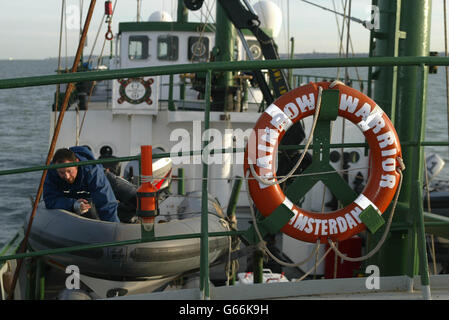 Greenpeace militärische blockade Stockfoto