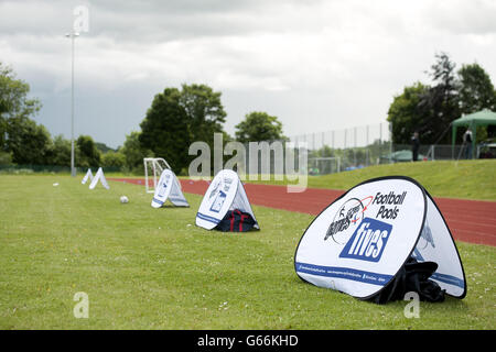 Fußball - StreetGames Fußball Pools Fives - Tupton Hall School. Beschilderung an den Streetgames Football Pools Fives in Chesterfield Stockfoto