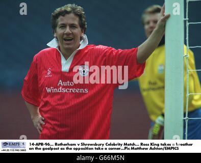 Fußball - AUTOWINDSCREENS Schild FINAL - Rotherham United gegen Shrewsbury Town - Celebrity Match Stockfoto