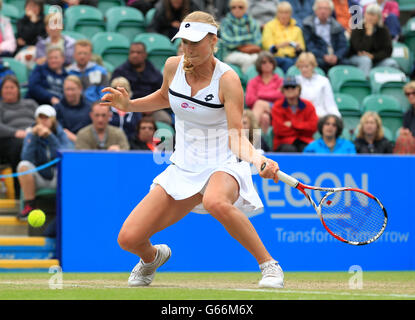 jekaterina Makarova von russland im Kampf gegen die dänische Caroline Wozniacki während der AEGON International im Devonshire Park in Eastbourne. Stockfoto