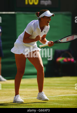 Die britische Laura Robson feiert den Sieg über die neuseeländische Marina Erakovic am sechsten Tag der Wimbledon Championships im All England Lawn Tennis and Croquet Club in Wimbledon. Stockfoto