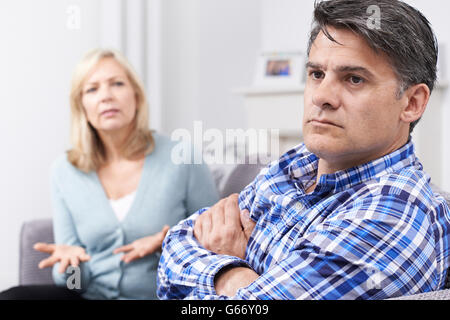 Älteres Paar mit Arguement zu Hause Stockfoto