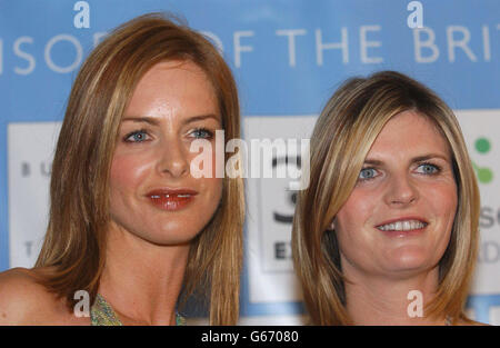 Trinny Woodall (links) und Susannah Constantine kommen bei den British Book Awards im Le Meridien Grosvenor House in der Park Lane, London an. Bei der 14. Jährlichen Verleihung der hochkarätigen Literaturpreise werden Bestseller und nicht die Favoriten der Kritiker gewürdigt. Stockfoto