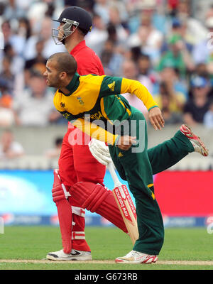 Südafrikas Jean-Paul Duminy im Feld während der ICC Champions Trophy, Halbfinale im Oval, London. Stockfoto