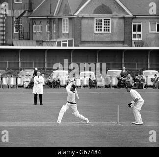 Gary Sobers, der Kapitän der West Indies Cricket-Team, der Leicestershire in Leicester gespielt. Stockfoto