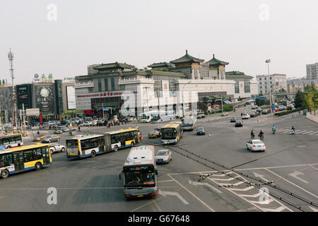 Peking, China - 18. Oktober 2015: Hongqiao Markt in Peking. Hongqiao Pearl Markt ist ein Markt mit beiden Chinesen beliebt Stockfoto