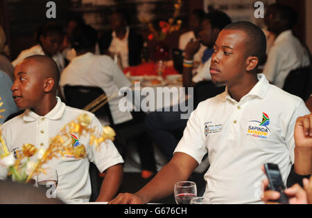 Junge Südafrikaner werden Teil der Clipper Round the World Yacht Race Etappen im Point Yacht Club in Durban, Südafrika Stockfoto